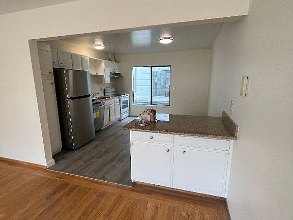 3rd image of 1370 48th Ave #2