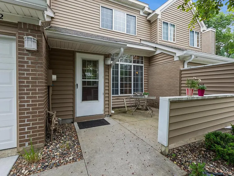 2752 Autumnwood Ln — Photo 3