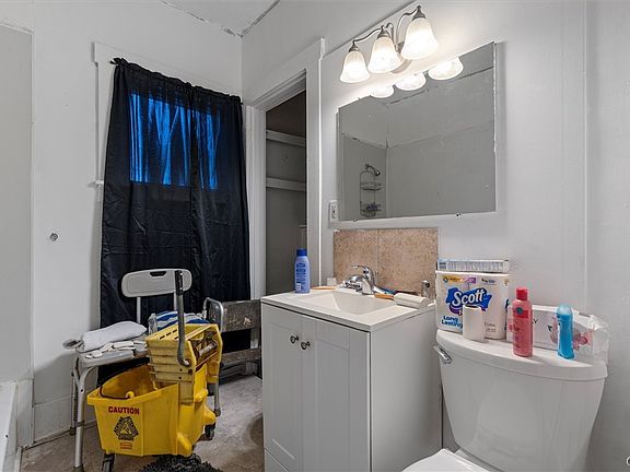 5th image of 140 Seymour St #42