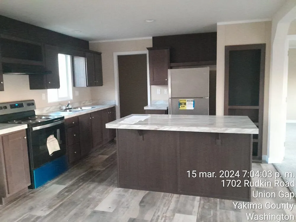 3 bed, 1188 sqft, $1,900 — Photo 4