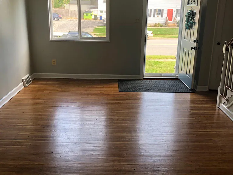 11 Lincoln Dr — Photo 2