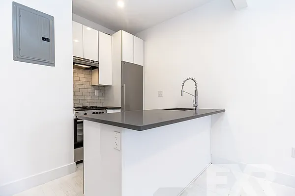 Rented by EXR | media 2