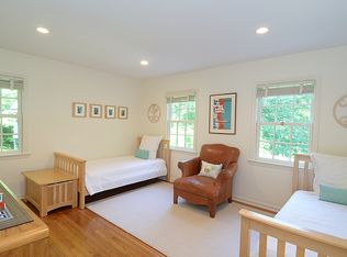 108 Tobys Ln, New Canaan, CT 06840