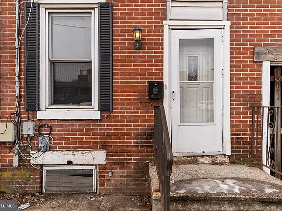 2nd image of 811 S Warren St