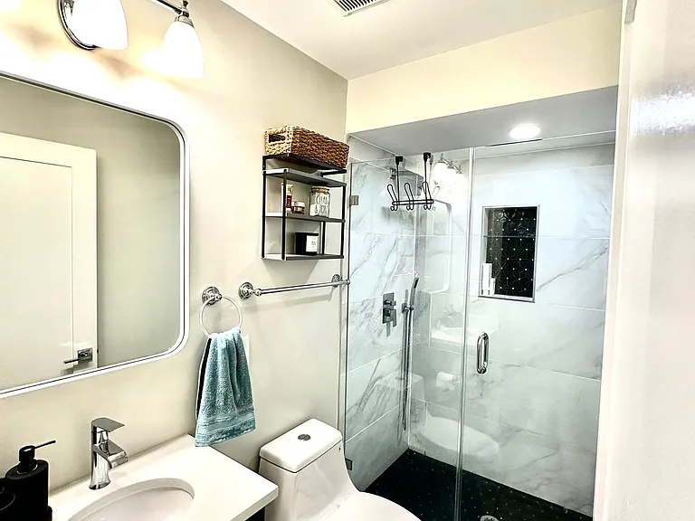 2556 University Pl NW #301 — Photo 10