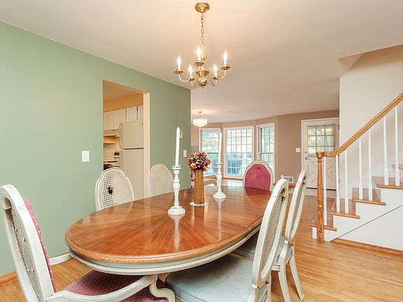 4th image of 60 Harper Dr