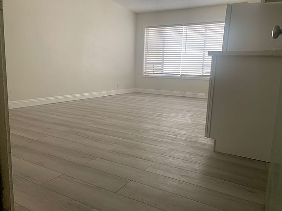 4th image of 5452 Sierra Vista Ave #206