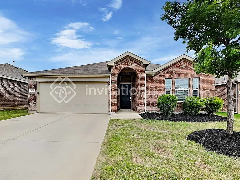 1800 Alamandine Ave — Photo 1
