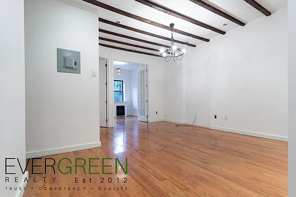 Rented by Evergreen Apartments BK | media 9