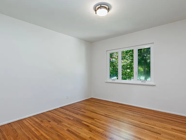 1325 Lomay Pl — Photo 13
