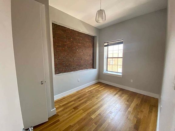 5th image of 922 Dean St #3T