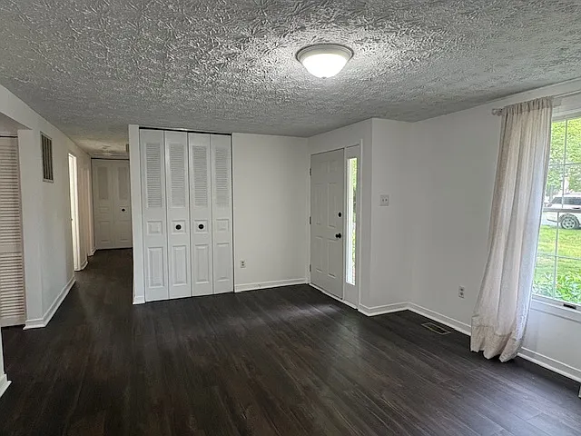 124 Boston Dr — Photo 13