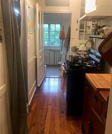 5th image of 7824 Oak St