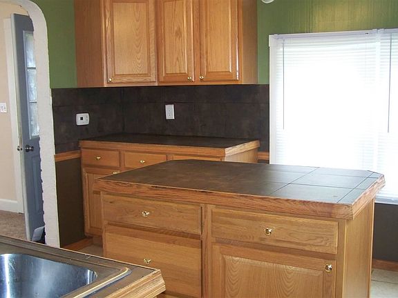 3rd image of 121 S Birchwood Ave