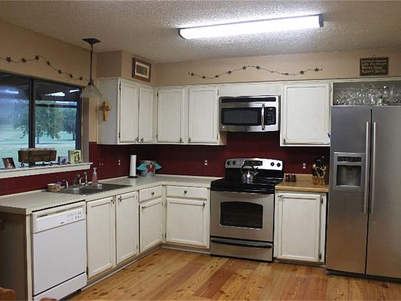 3rd image of 848 Country Club Dr