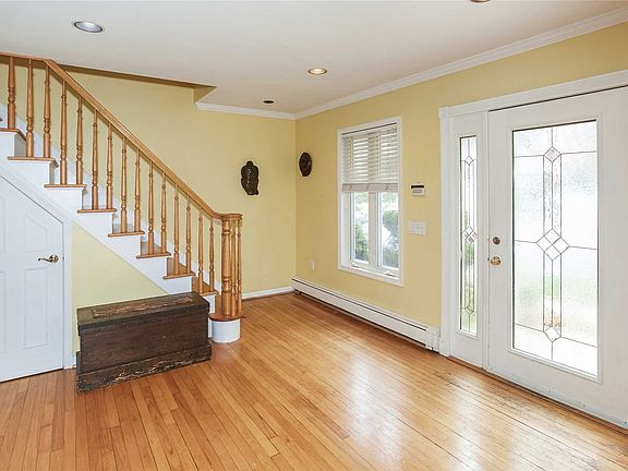 3rd image of 1109 Webber Ave