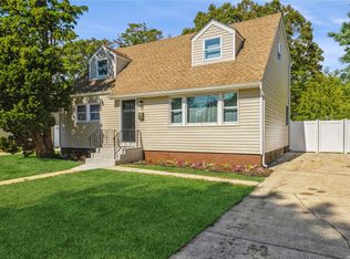 129 N Linden St, Massapequa, NY 11758