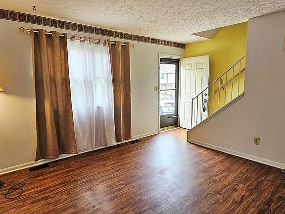 3rd image of 2065 Woodtrail Dr APT 19
