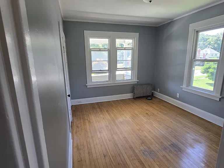 303 Pleasant St — Photo 12