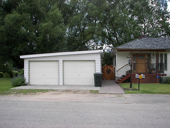 5th image of 307 N 2nd St E