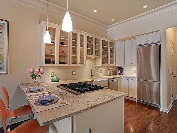 2nd image of 126 W 81st St APT 3