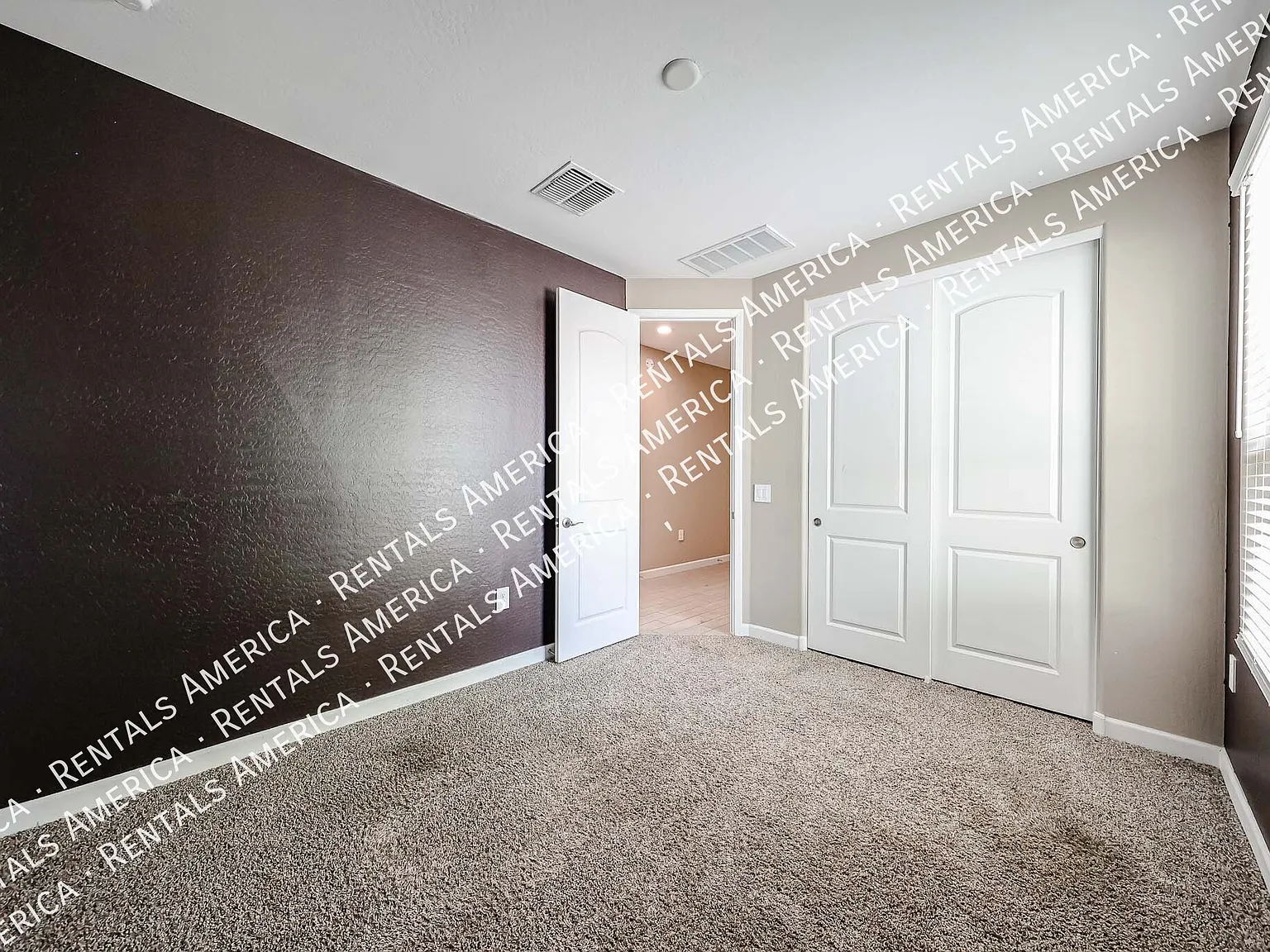 Spacious 4-Bedroom Home with Huge Private Backyard! — Photo 4