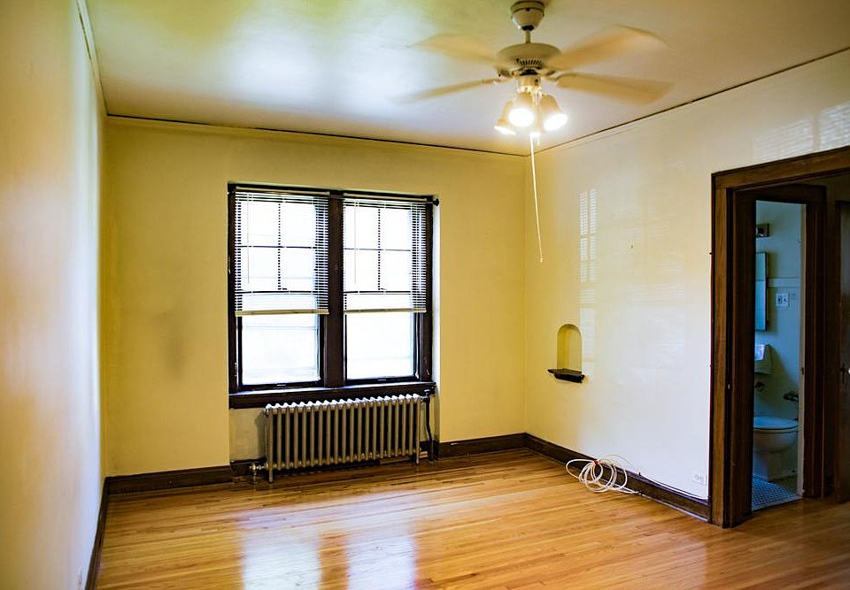 1st image of 813 University Ave SE #208