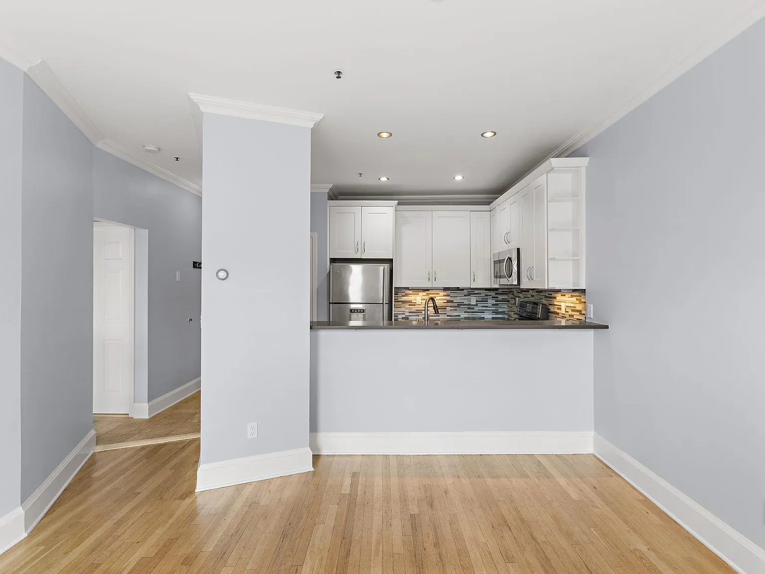 1115 Willow Ave — Photo 3