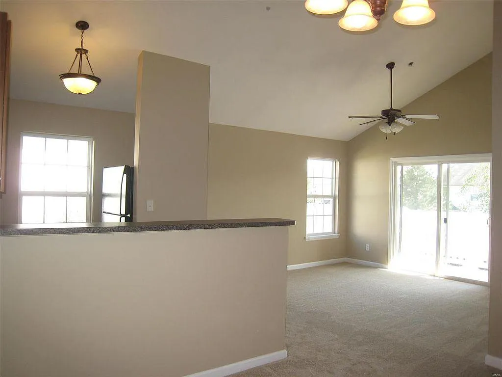 2 bed, 1014 sqft, $1,465 — Photo 4