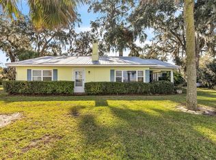 523 Hickory Bluff Dr, Waverly, GA 31565