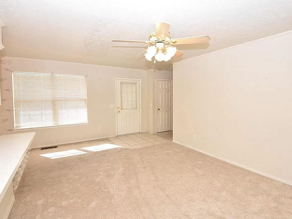 2nd image of 223 S Elm St