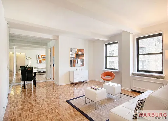 Sold by Warburg | media 9