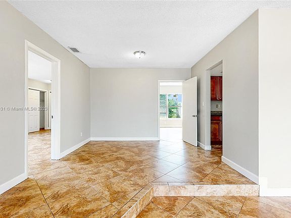 5th image of 3971 NW 50th Ave