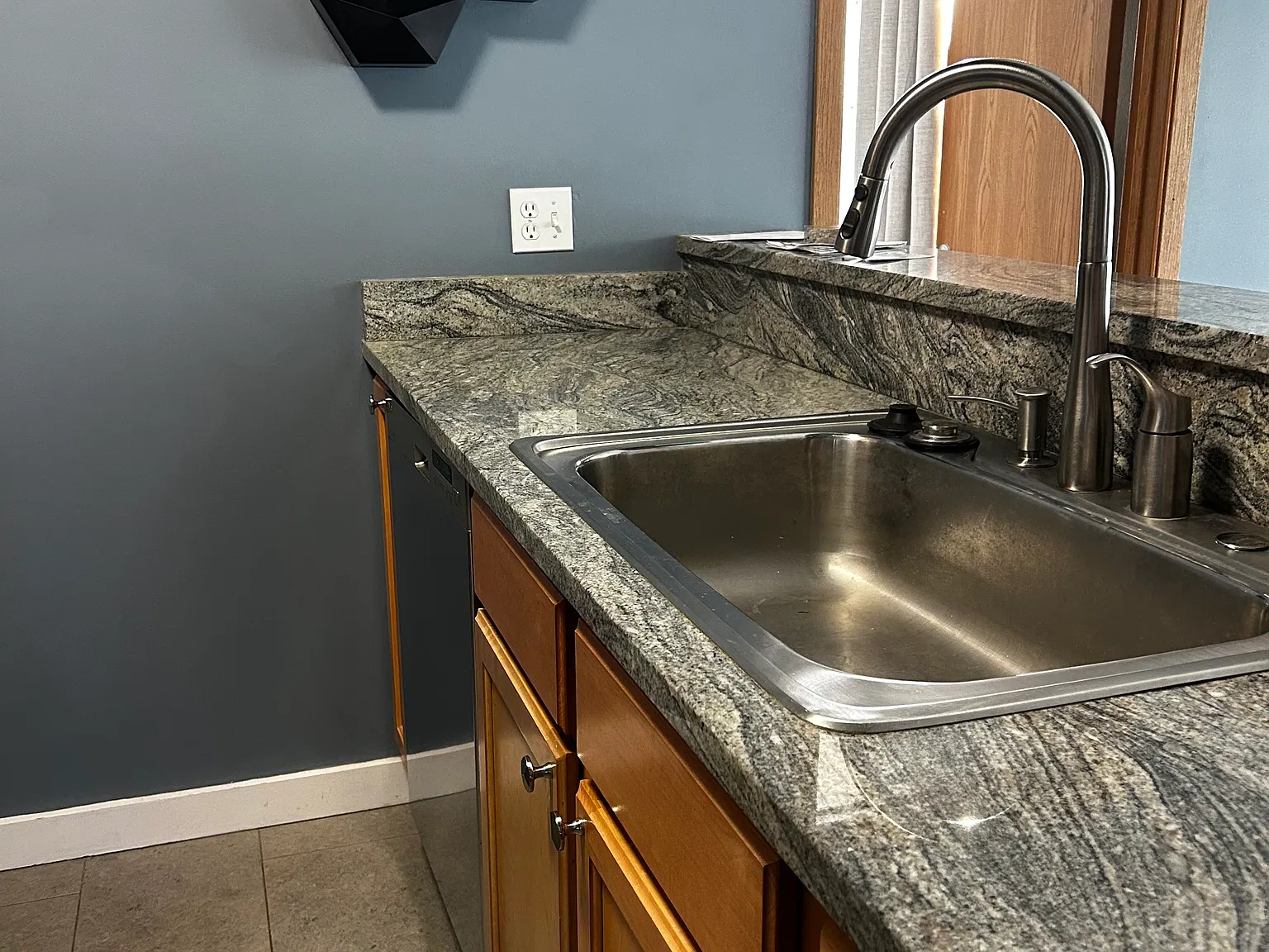 2 bed, 925 sqft, $1,500 — Photo 3