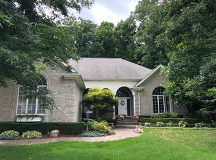 8227 Fountain View Ct, Flushing, MI 48433