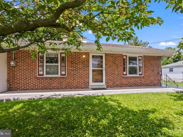 1739 Grove St, Hummelstown, PA 17036