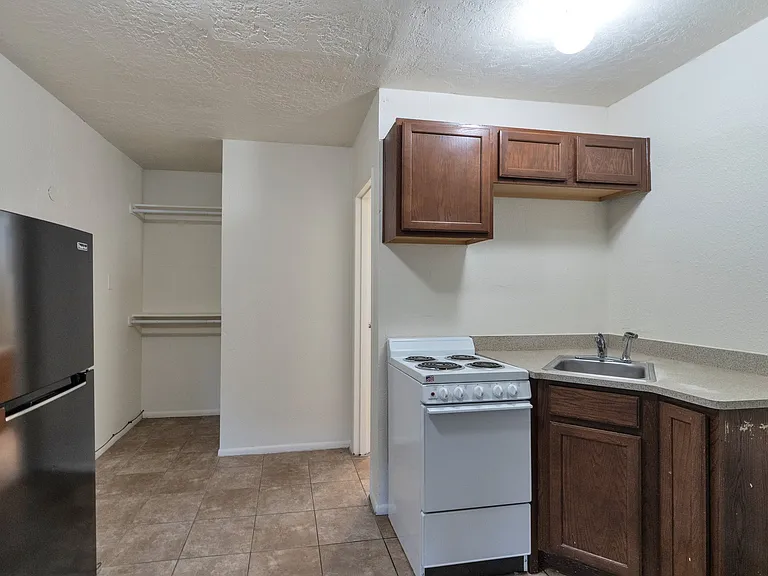 241 N 800 W — Photo 2