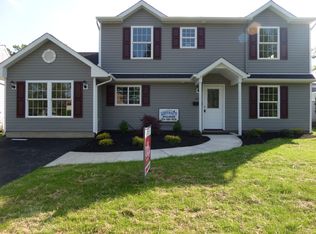 23 Rambler Ln, Levittown, PA 19055