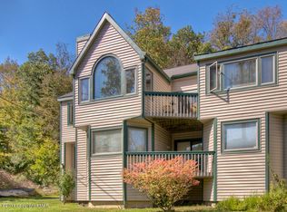 461 Hollow Rd, Shawnee On Delaware, PA 18356