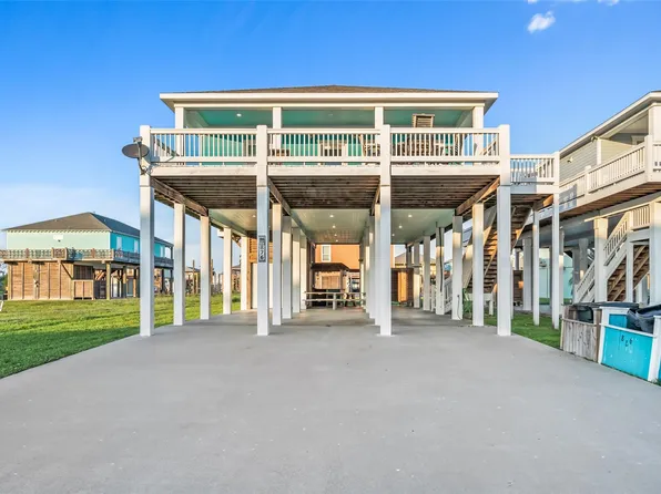 876 Palmetto Dr, Crystal Beach, TX 77650