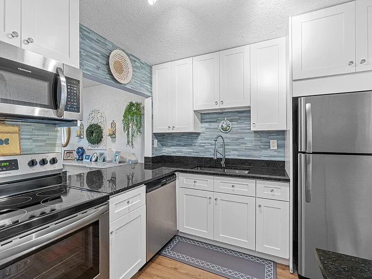 2855 S Garden Dr #211 — Photo 2