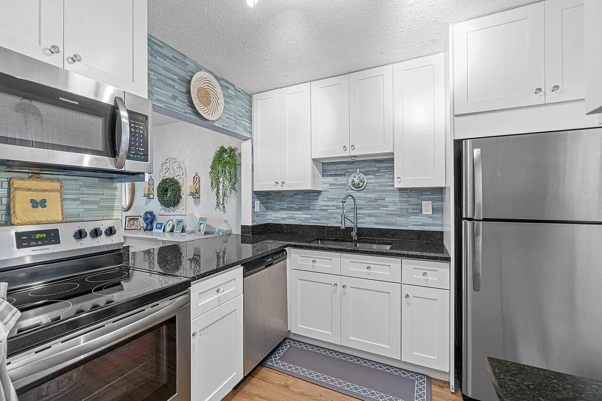 Building Photo - 2855 S Garden Dr #211