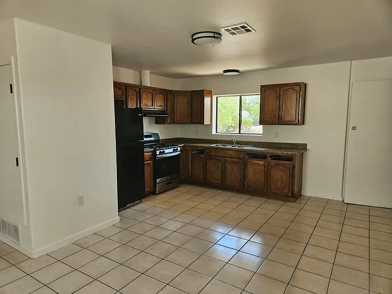 5064 S 17th Ave #2 — Photo 4