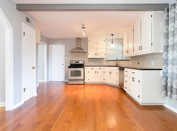 4th image of 2719 Gainesborough Dr