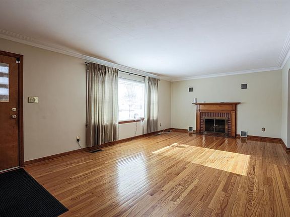 3rd image of 529 Prairie Ave