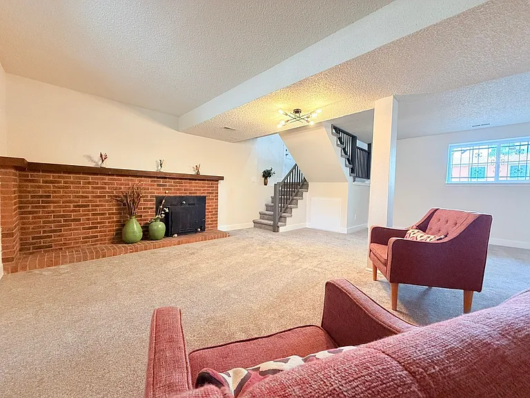 4770 Newton Dr — Photo 29