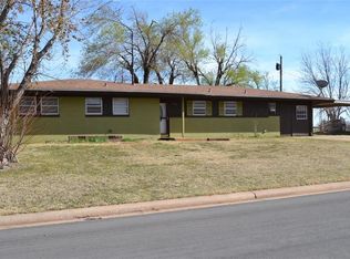 213 Pawnee Rd, Foss, OK 73647