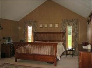 15 Sunflower Ln, Londonderry, NH 03053