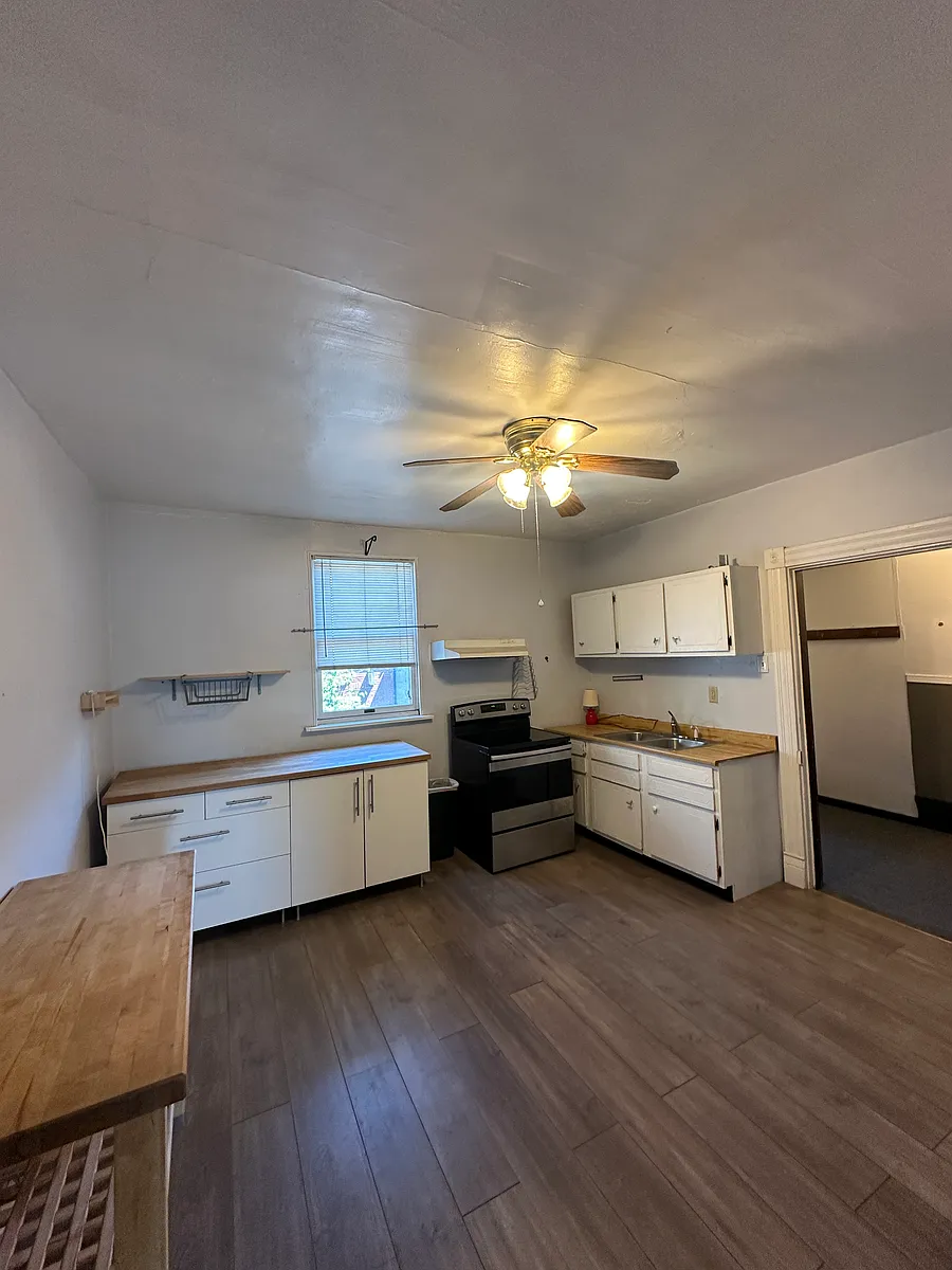 Building Photo - 4911 Sciota St #2
