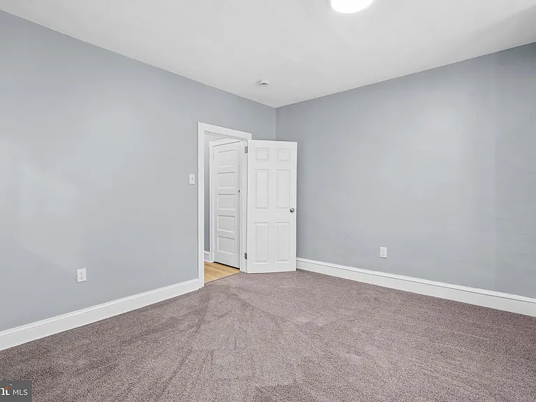 950 E Russell St — Photo 18